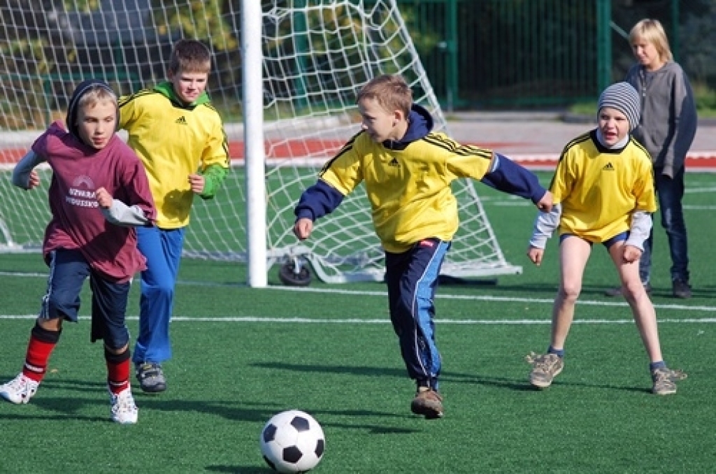Bauskā tiekas novada jaunākie futbolisti