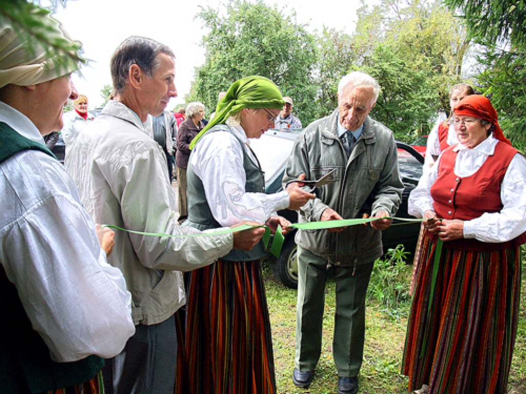 Dievdārziņš sakārtots apmeklētājiem