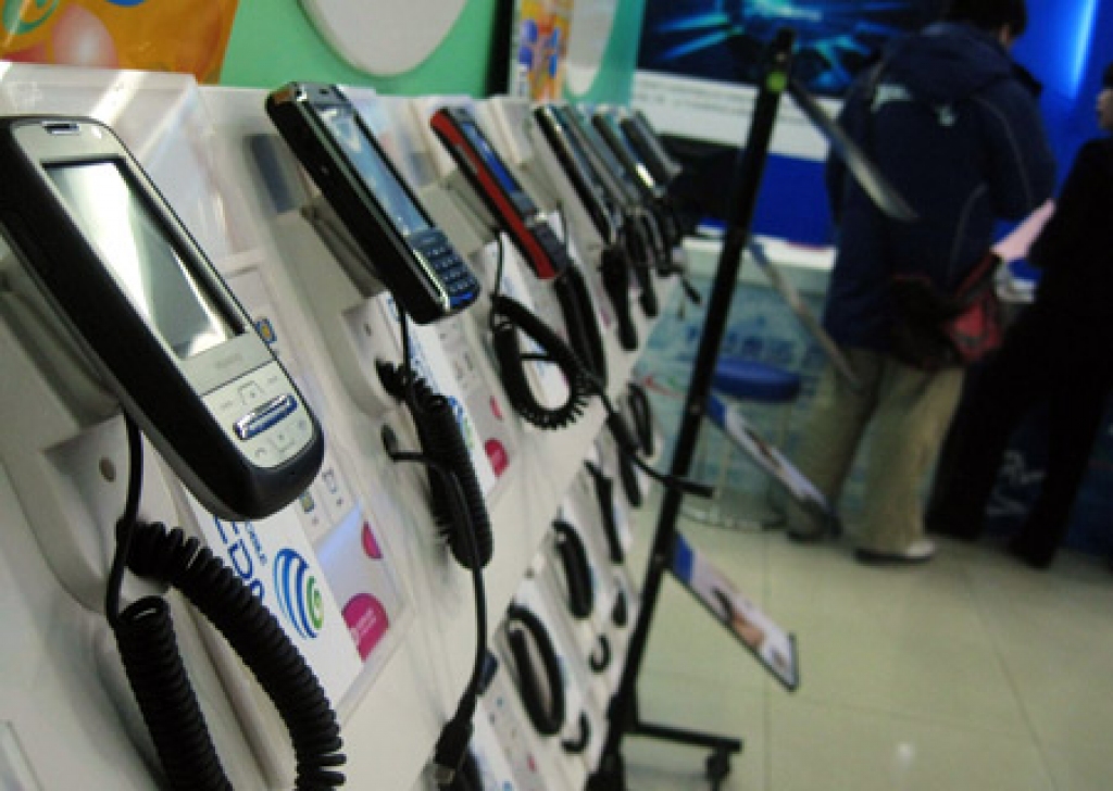 Autokrosā varēs izmēģināt mobilos telefonus
