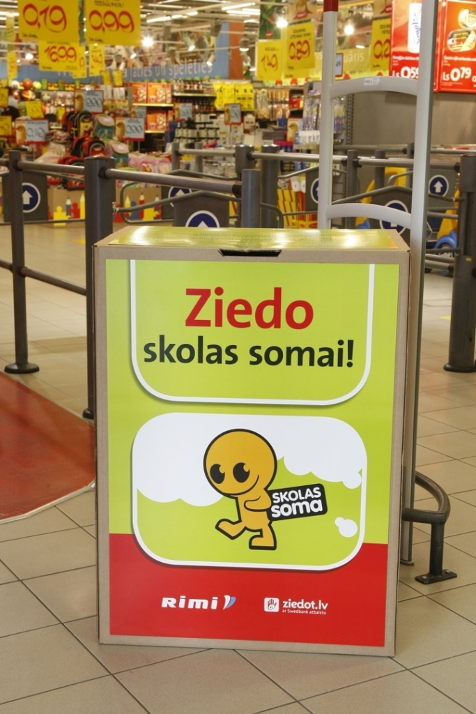 Veikalā «Rimi Bauska» lūdz ziedot pirmklasniekiem