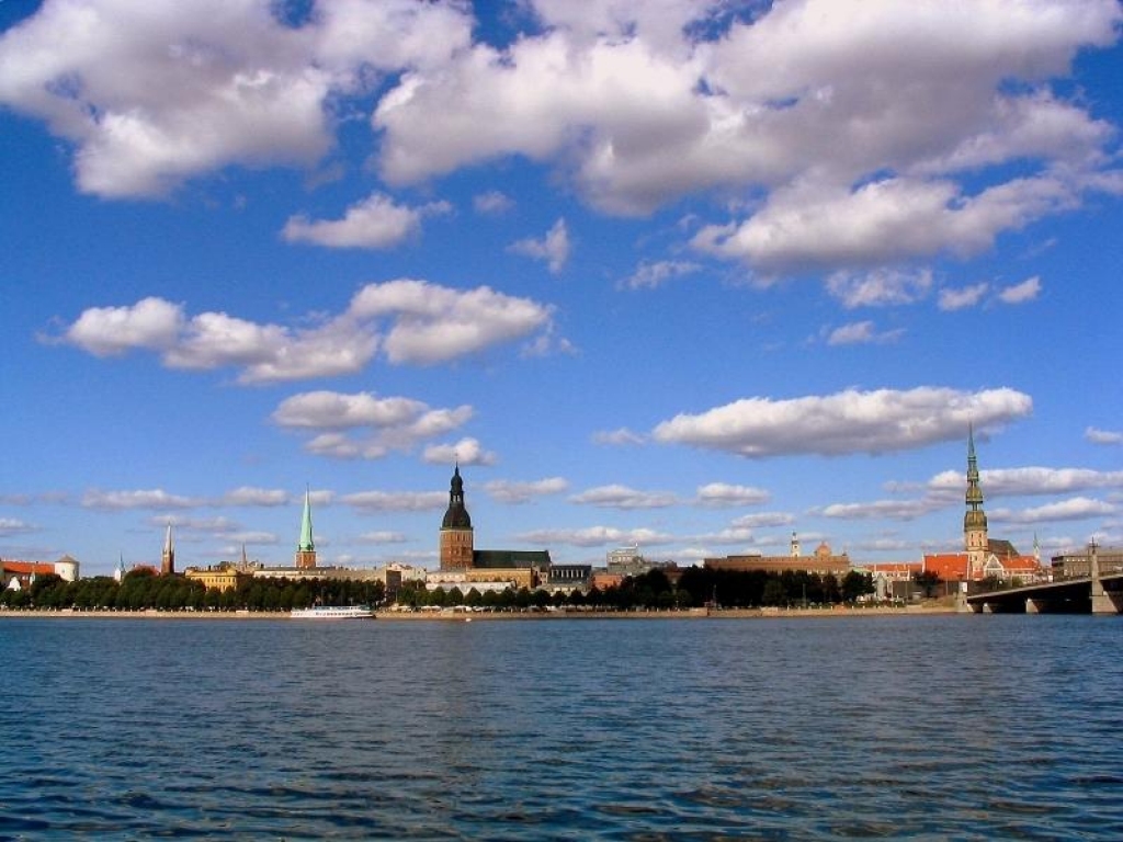 53% Latvijas iedzīvotāju dzīvi Rīgā uzskata par labāku nekā citviet