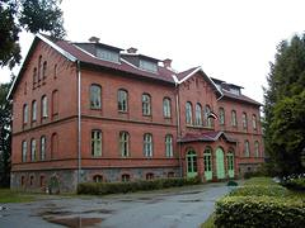 Sākas piļu un muižu apceļošana