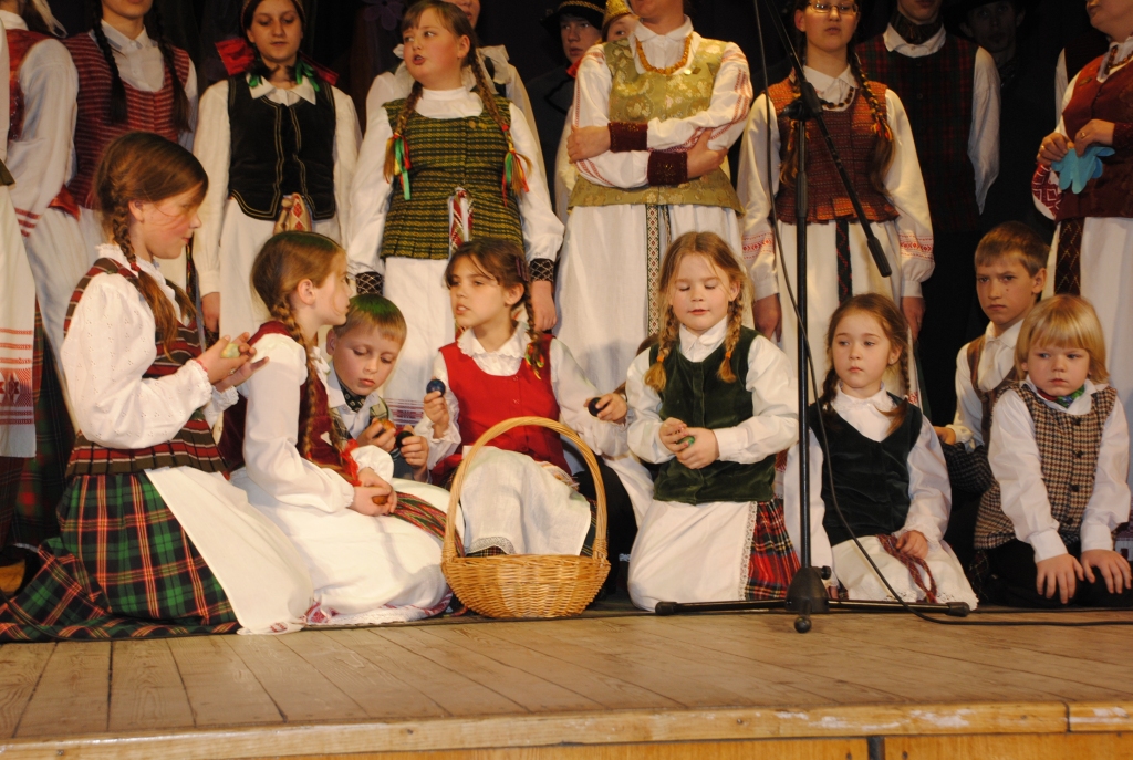 Pārrobežu projektā savijas lietuviešu un latviešu tradīcijas