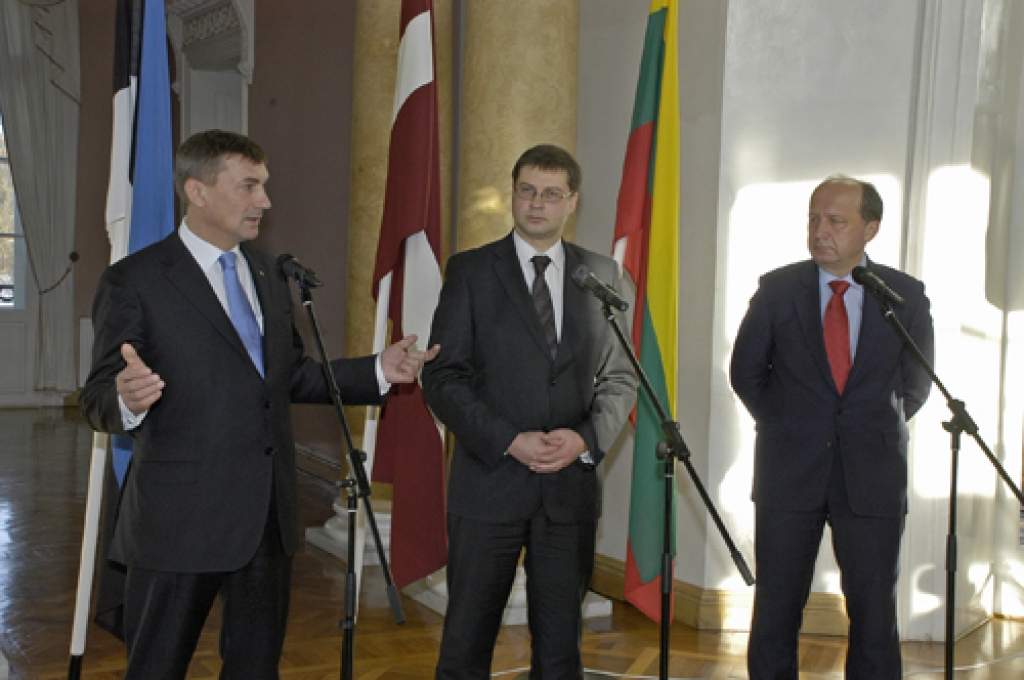 Mežotnes gaisotnē premjeru sarunas sekmīgas