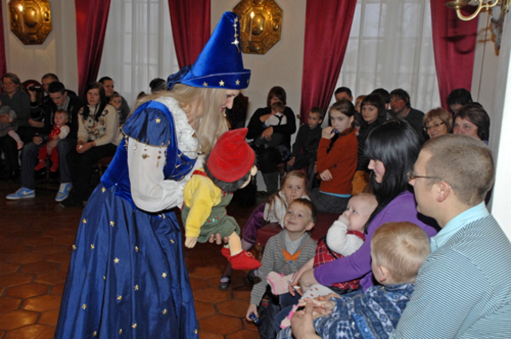 Rundālē turpina tradīciju – jaundzimušajiem rīko pieņemšanu pilī