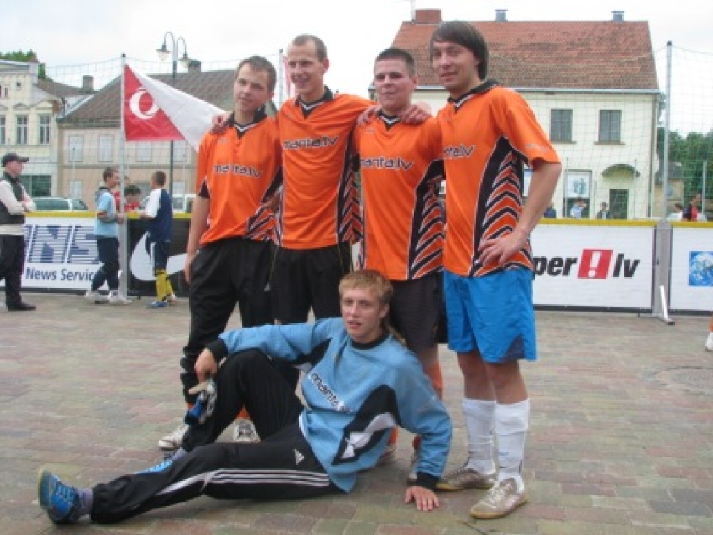 Ielu futbols baušķeniekiem sagādā prieku