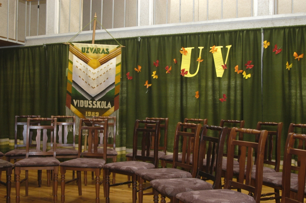 Apgredzenos Uzvaras vidusskolas beidzējus