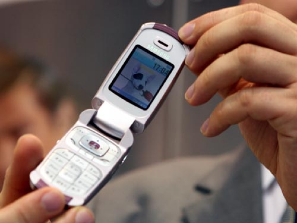 Mobilo telefonu ražotāji vienojas par visiem telefoniem piemērotu universālu lādētāju izstrādi