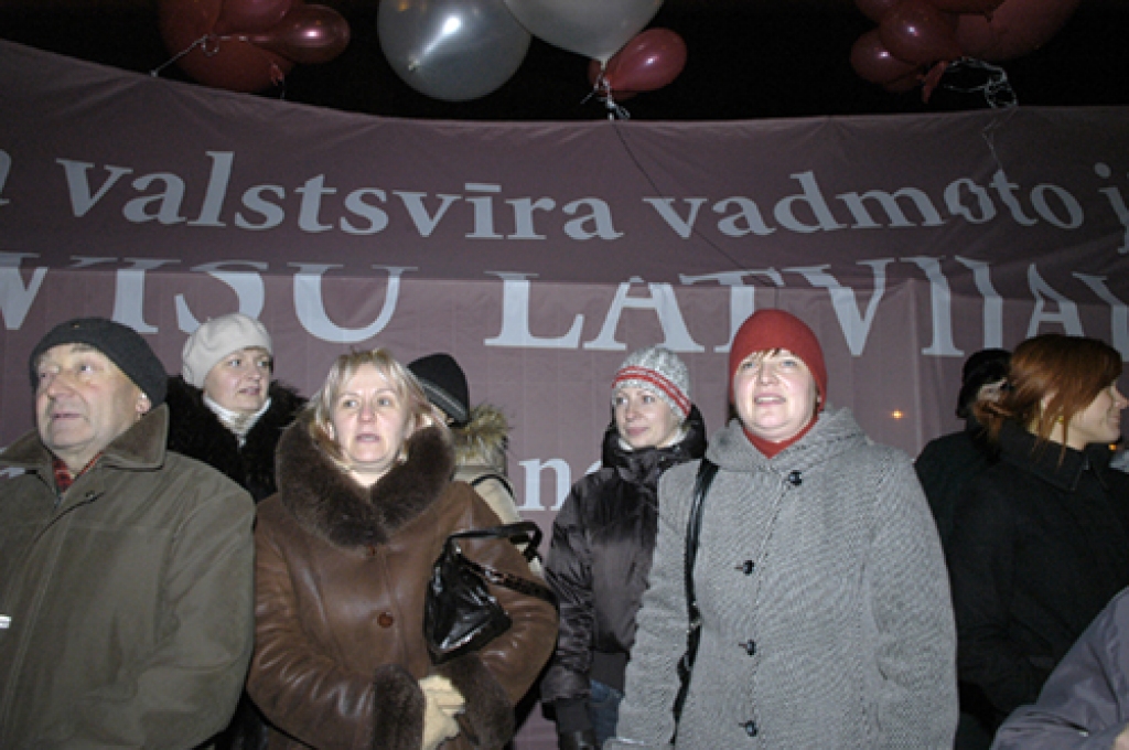 Uz mītiņu Vecrīgā ierodas vairāki simti baušķenieku