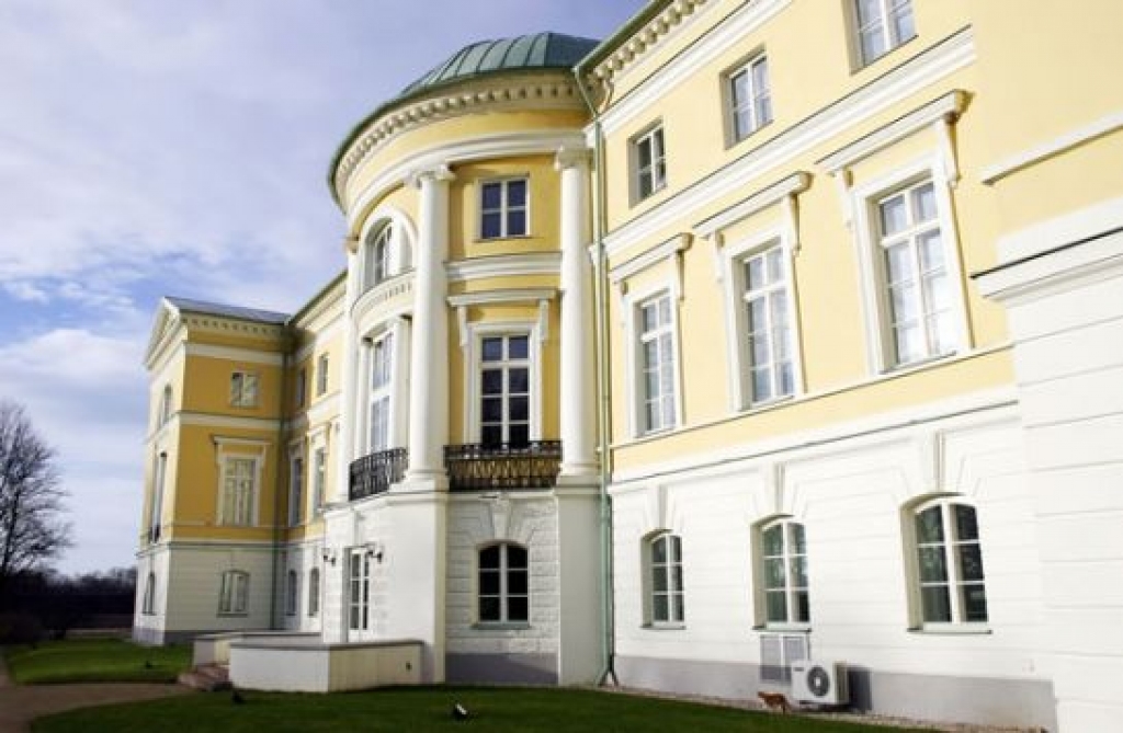 Mežotnes pils – latviešu valodai draudzīga vide