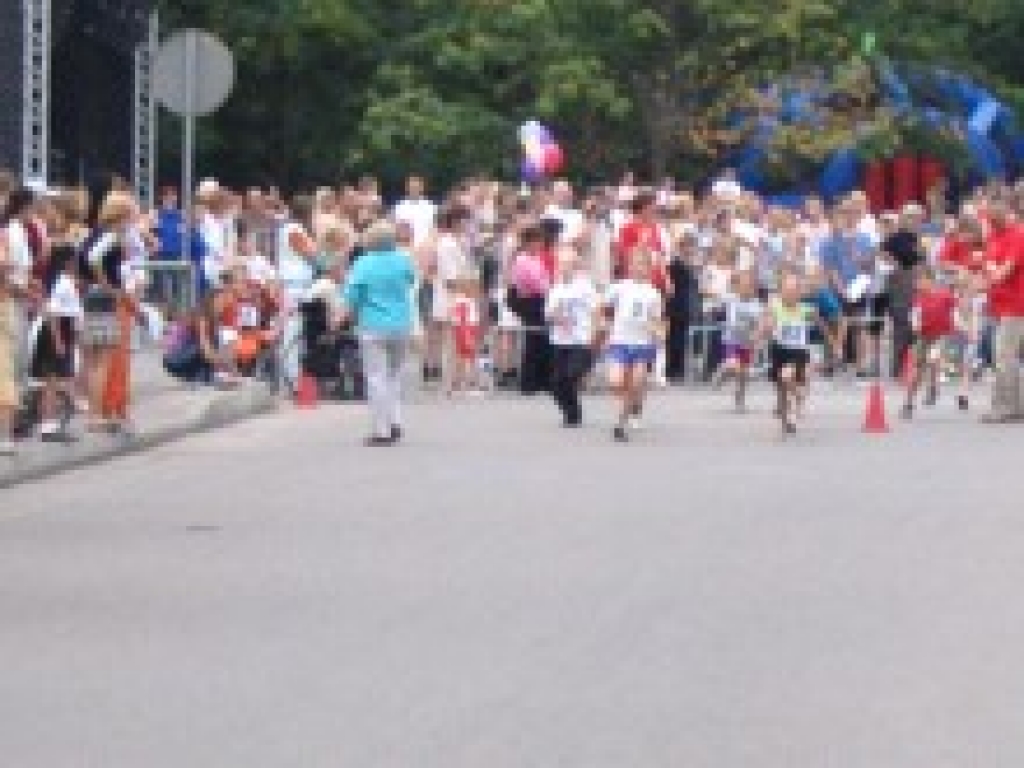 Ar skrējienu sveiks valsti svētkos