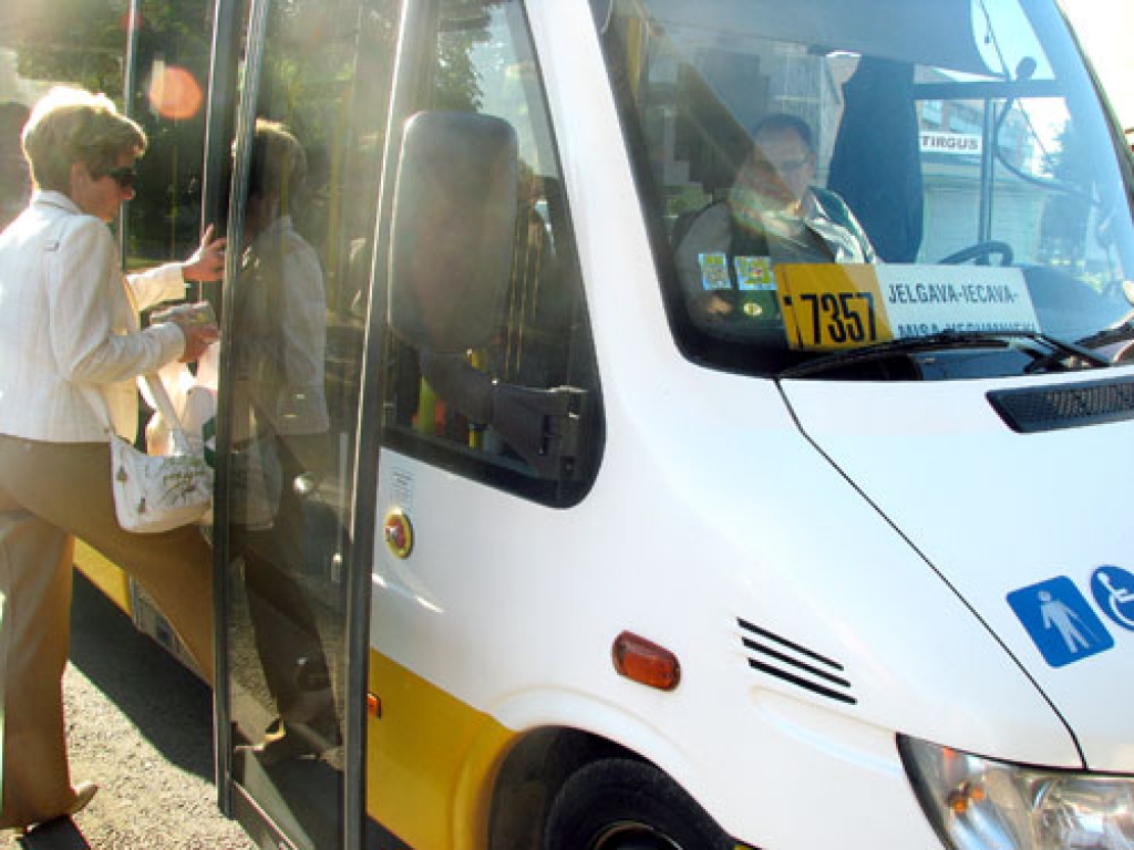 Vēl mazāk autobusu būs uz lauku ceļiem