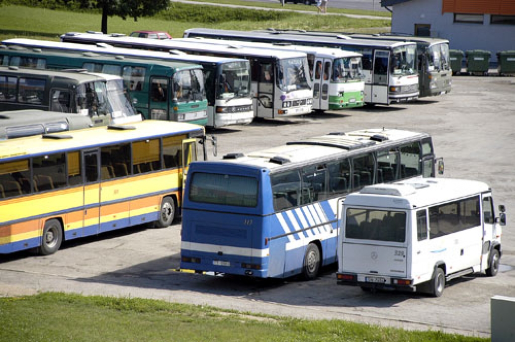 Apsver rajonā slēdzamos autobusu reisus