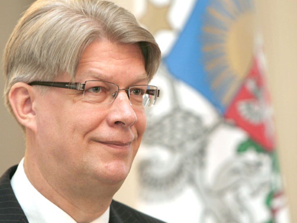 Zatlers sasauc Saeimas ārkārtas sēdi par Satversmes grozījumiem