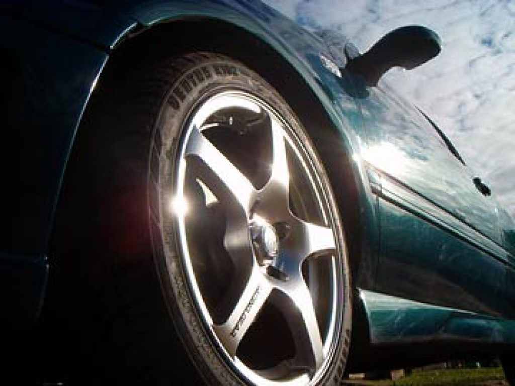 Bojā automobiļus un naftas vadu