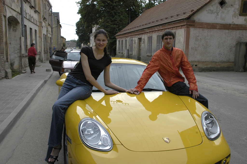 Uz izlaidumu ar jauno auto