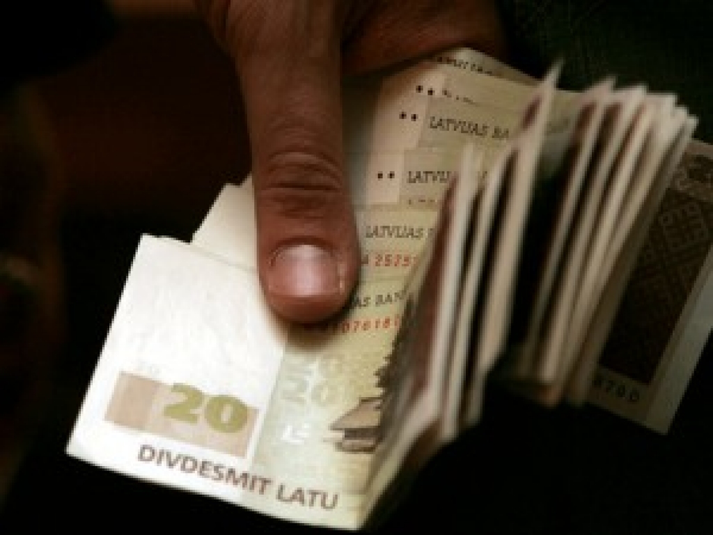 Minimālo algu paaugstinās līdz 180 latiem