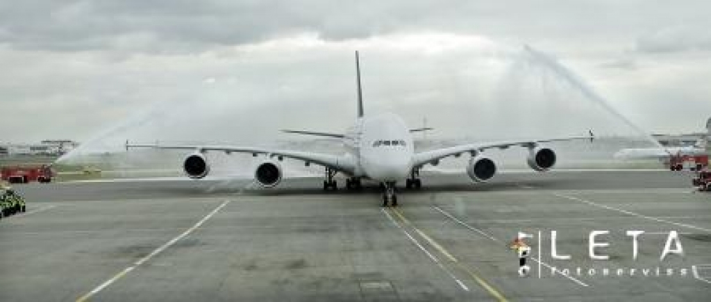 "Airbus A380" veic pirmo komerciālo lidojumu uz Eiropu