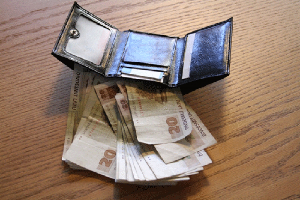Pētījums: Sieviešu alga vidēji ir par 16% mazāka nekā vīriešiem