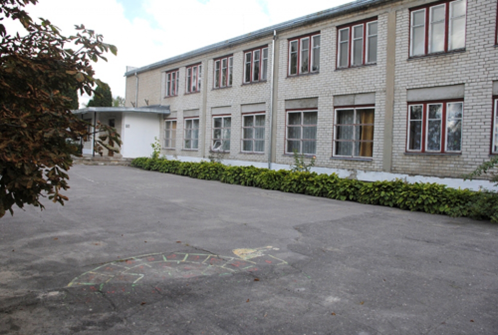 Svinēs bijušās Bērzu skolas 140 gadu jubileju