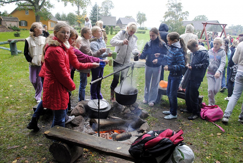 Skolēnus gaida uz Dzejas dienām «Lejeniekos»
