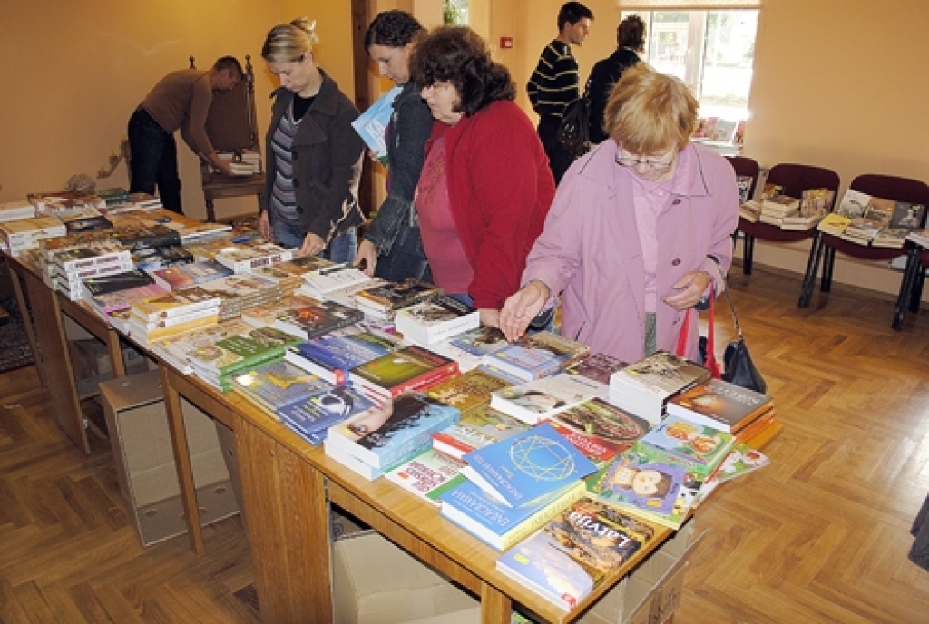 Vecumnieku novadā grāmatas atved pie pircējiem