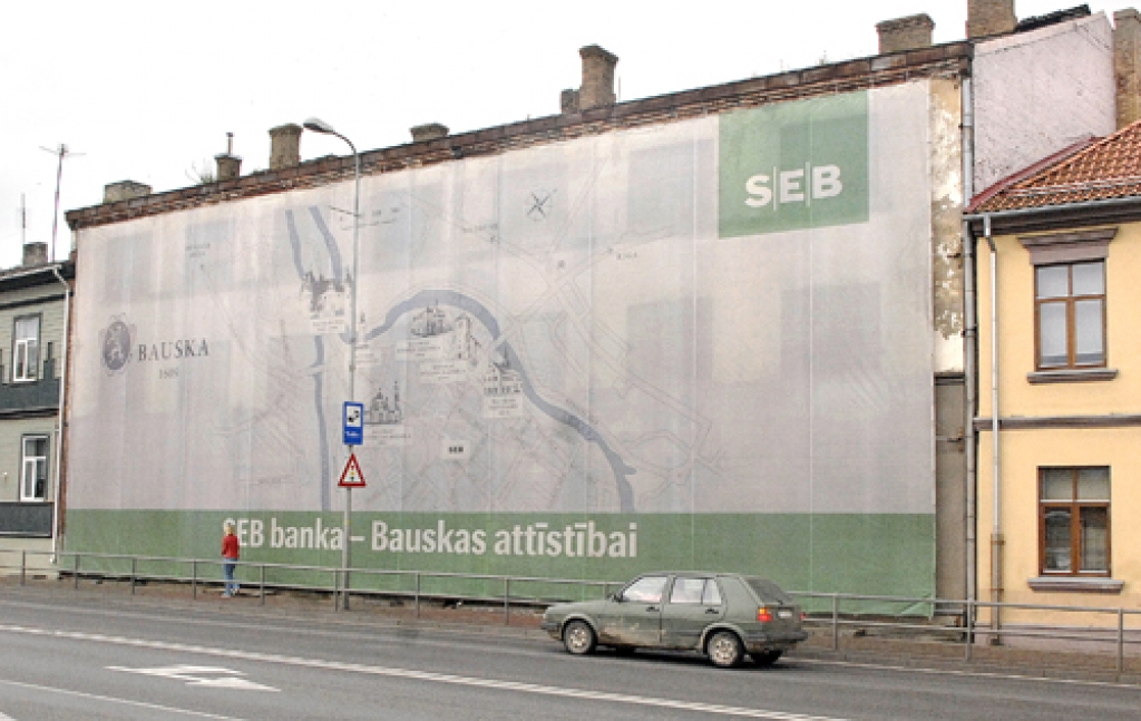 Daugavpils uzņēmējs izsolē iegādājas trīsstāvu māju Bauskas vecpilsētā