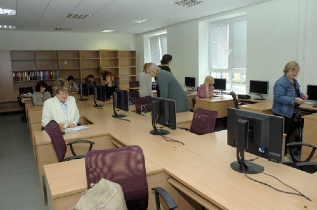 Īslīces vidusskolā strādās ar jauniem datoriem
