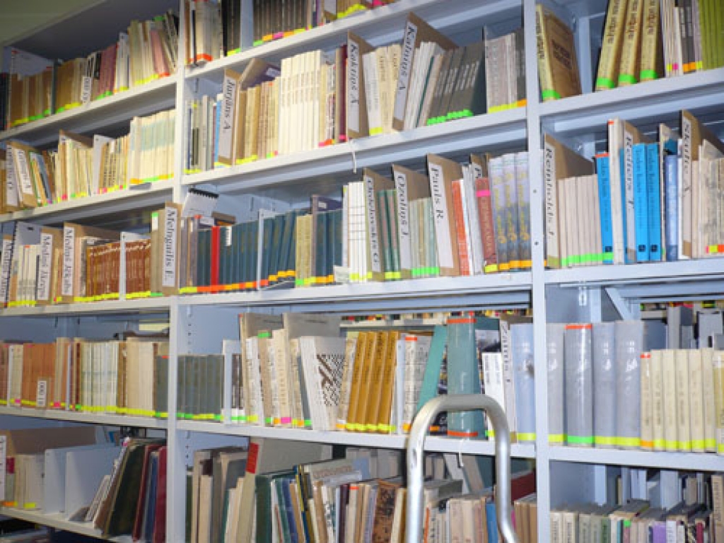 Vecumniekos bibliotēku vairāk apmeklē vidēja vecuma vīrieši