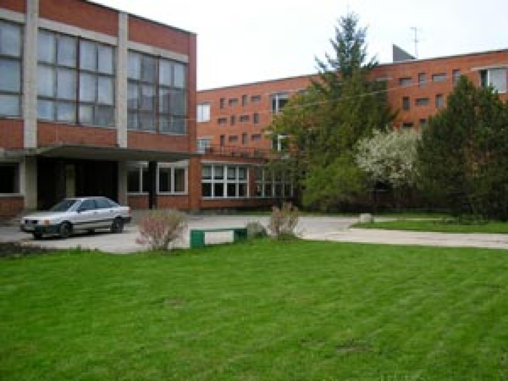 Nepiesakās uz Mežotnes internātvidusskolas direktora amatu