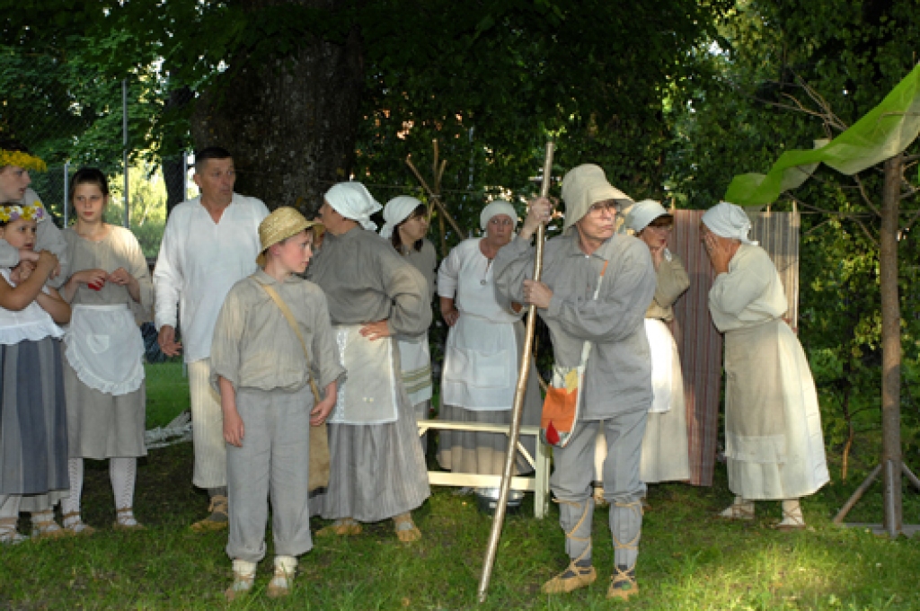 Vecsaulē Jāņus ieskandina, iedzied, iedejo un izspēlē