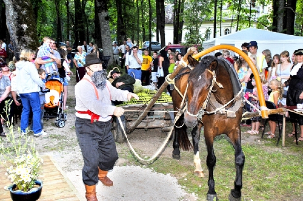 Kurmenē pavadīs Jāni, godinās Pēteri