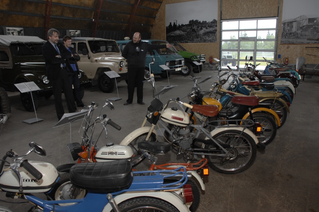 Motormuzejā izstādīti 13 rūpnīcā «Sarkanā zvaigzne» izgatavotie mopēdi