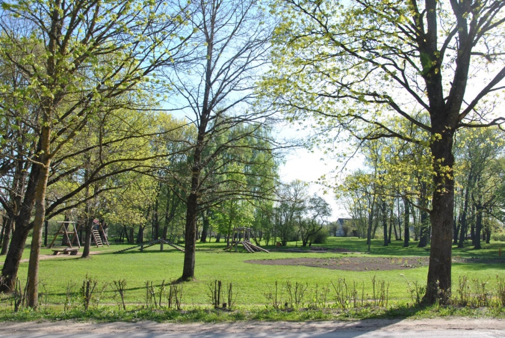 Vecumnieku parkā rīt stādīs kokus
