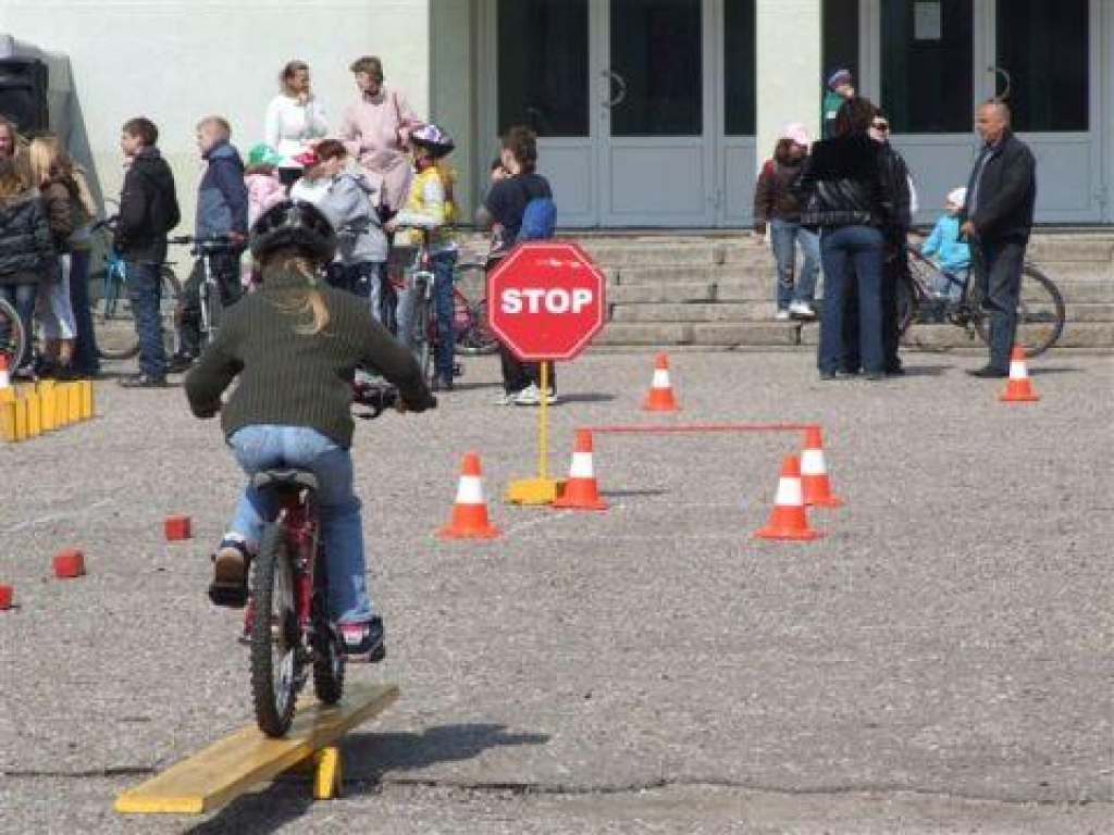 Prasmes rādīs jaunie velosipēdisti