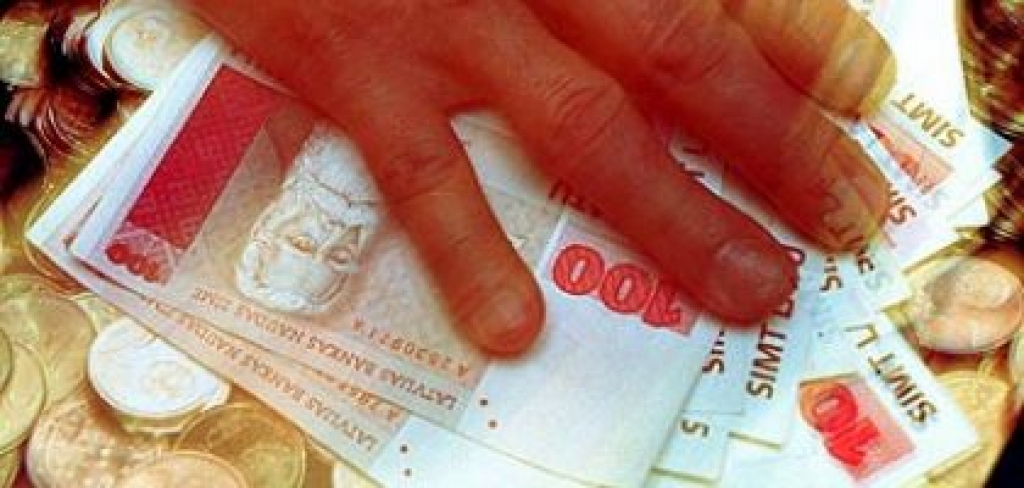 Apsaimniekotāji apgroza lielas summas