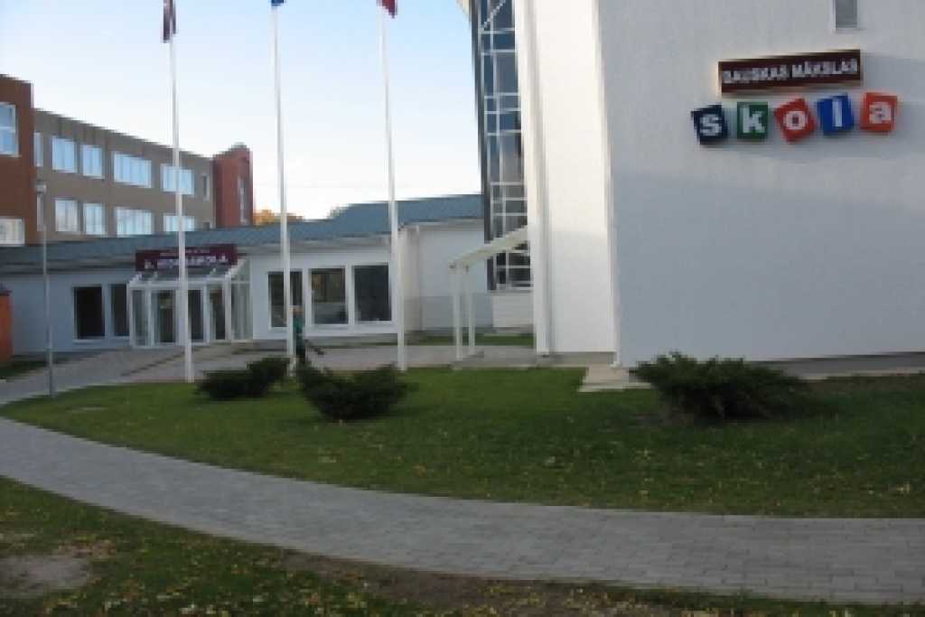 Bauskas novada deputāti turpinās diskutēt par skolu apvienošanu