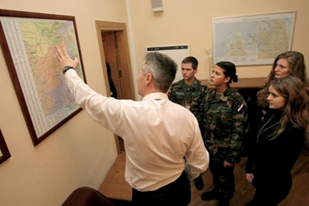 Jauniešus interesē militārā joma