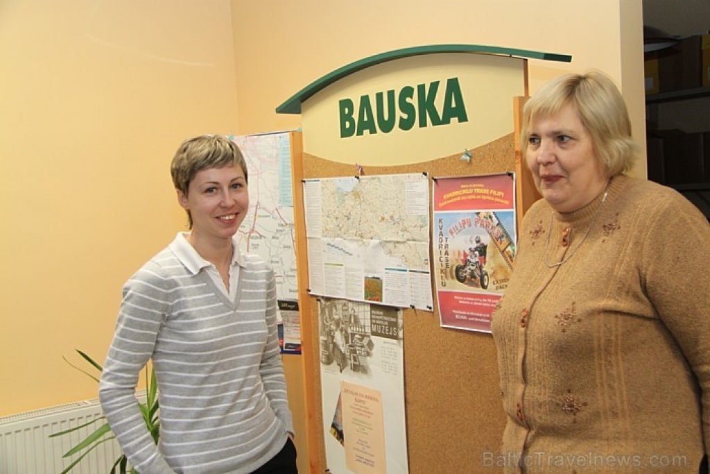Bauskas TIC vadītājai pasniedz Atzinības rakstu