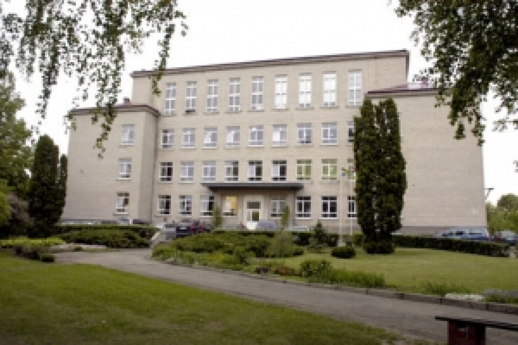 Internātskolas risina naudas grūtības