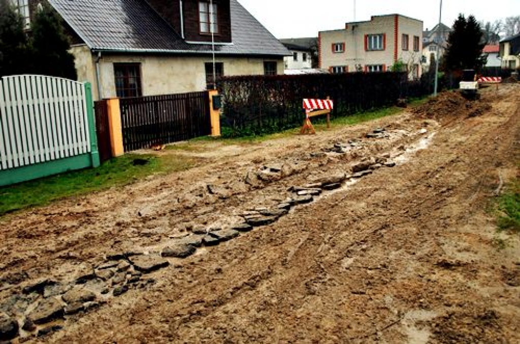 VIDEO: Bauskas ielās jābrauc ar traktoru
