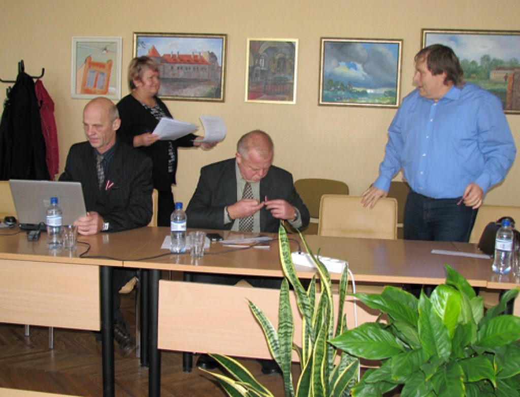 Gaida atjaunoto Rātsnamu