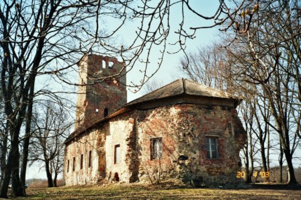 Vāc liecības par Mežotnes baznīcu