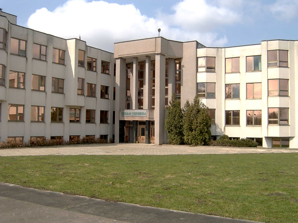Bauskas novadā apdraudētas divas lauku vidusskolas