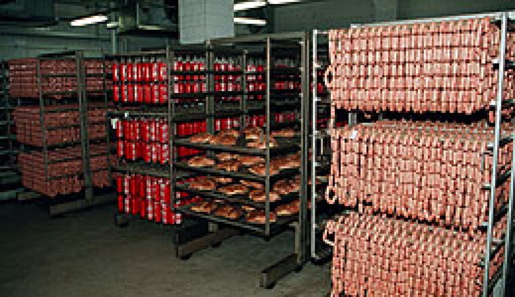 Pārtikas ražotāji: Baumas par desu kvalitāti neattiecas uz vietējo ražotāju produkciju