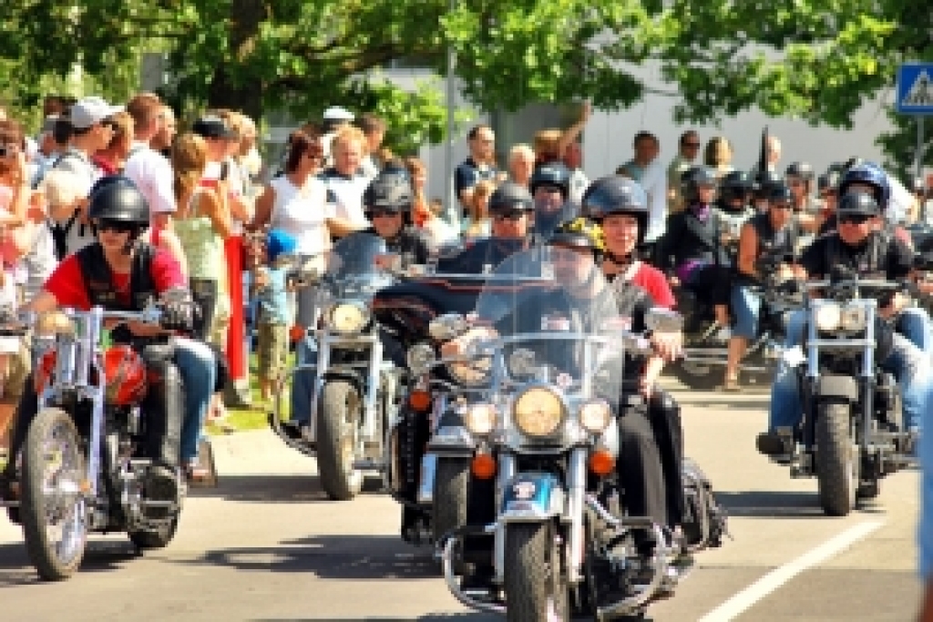 Bausku rībinās ap tūkstoš motociklu