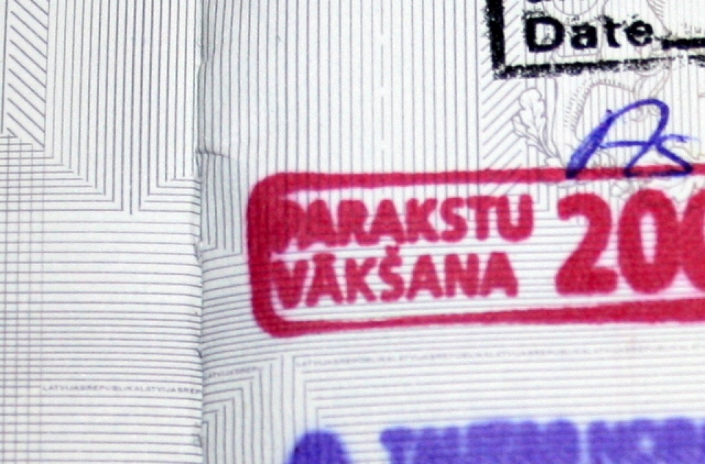 Parakstīties var arī mājās