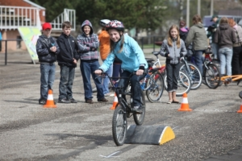 Sacenšas jaunie velosipēdisti