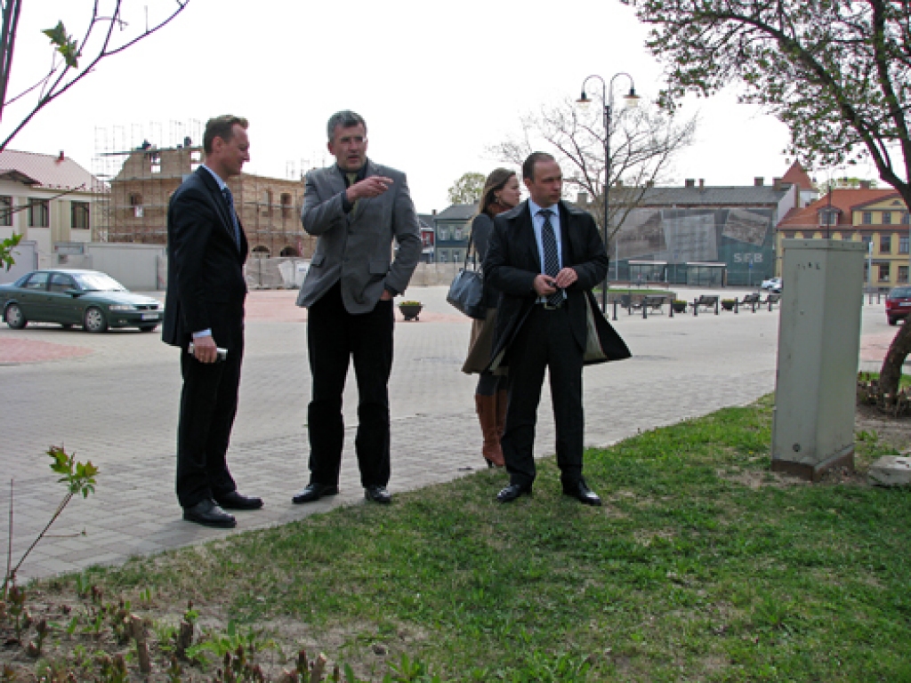 Deputāti atskaitās ministrijai par piemiņas monumentu Bauskā