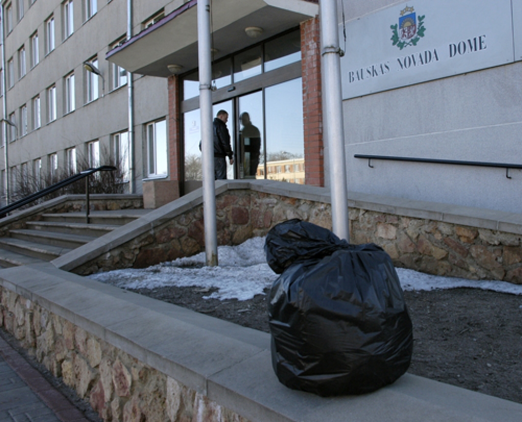 Bauskas domei uzdāvina beigtu jenotu